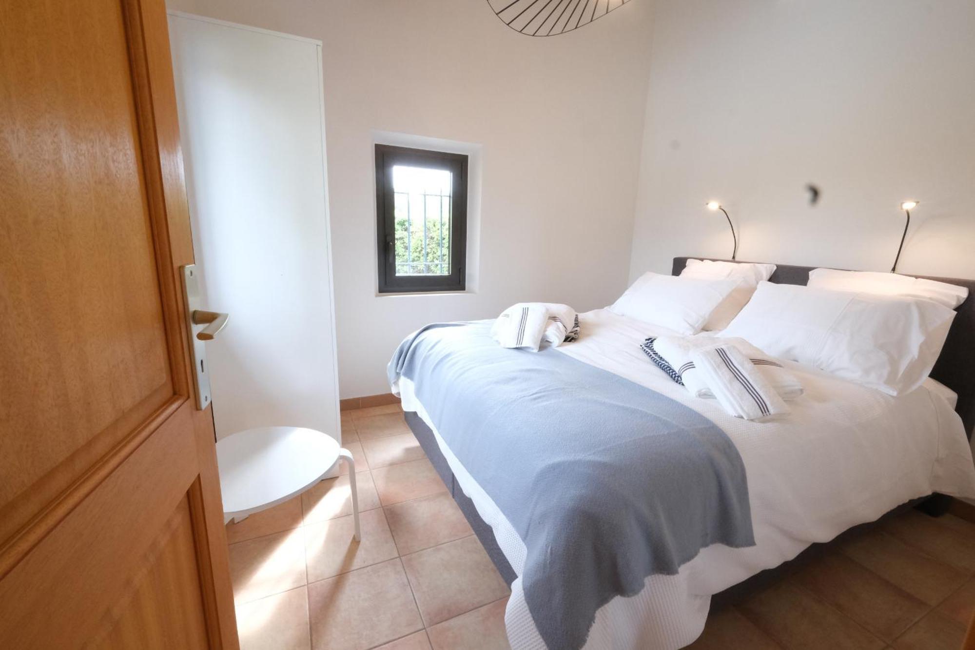 Provencal House With Heated Pool, View Of The Luberon In Robion - Accommodates 12 People. Exterior photo